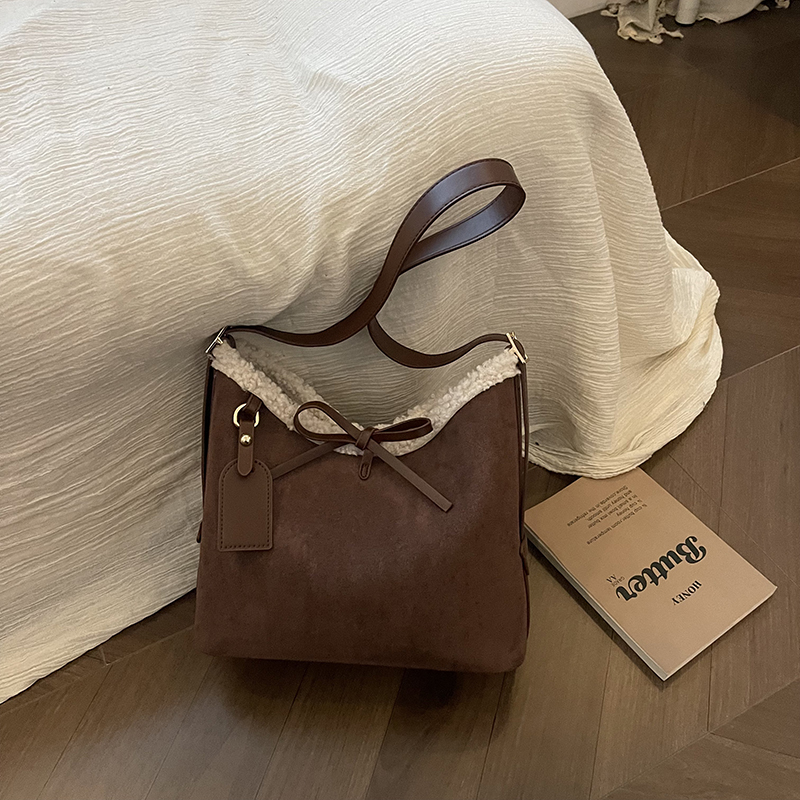 Women Bags Branded Sale - กระเป๋าสะพายข้างผ้าหนังกลับสีพื้น รุ่นโบว์ แบรนด์ 2026 ความจุเยอะ เหมาะสำหรับเดินทางไปทำงาน