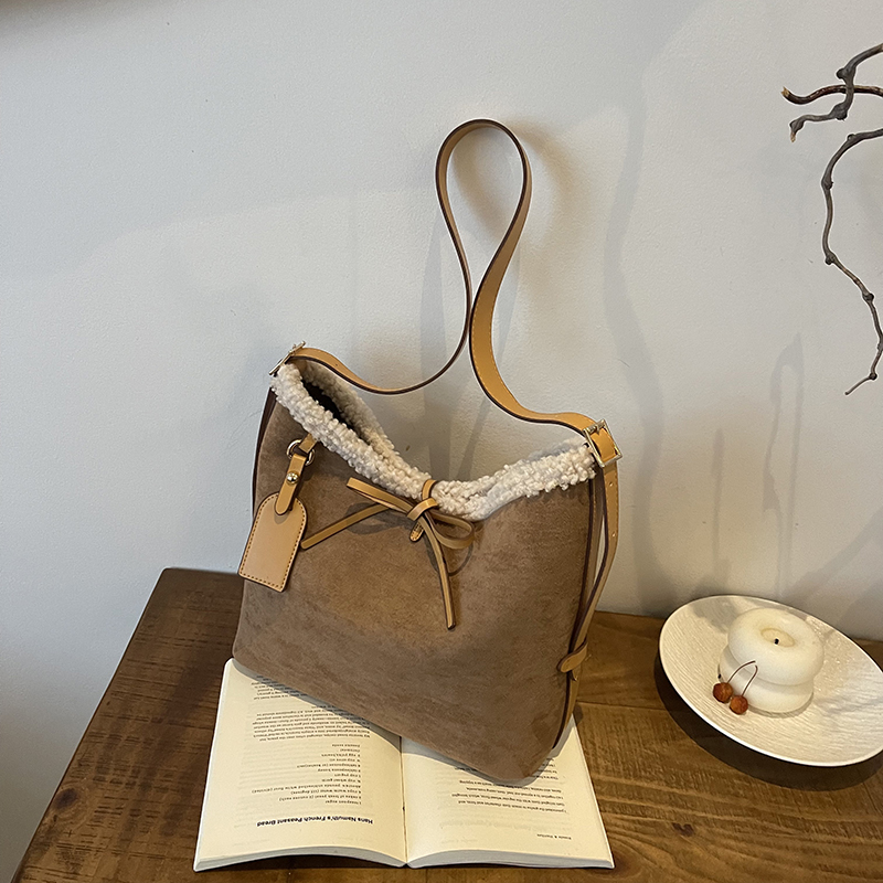 กระเป๋าสะพายข้างผ้าหนังกลับสีพ - Women Bags Branded Sale บทวิจารณ์และราคา